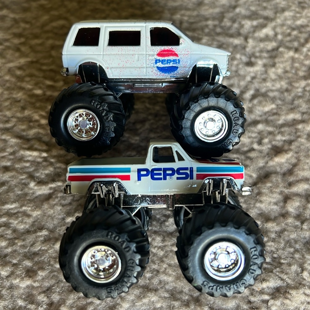 Pepsi Monster Trucks - 1990 Road Champs